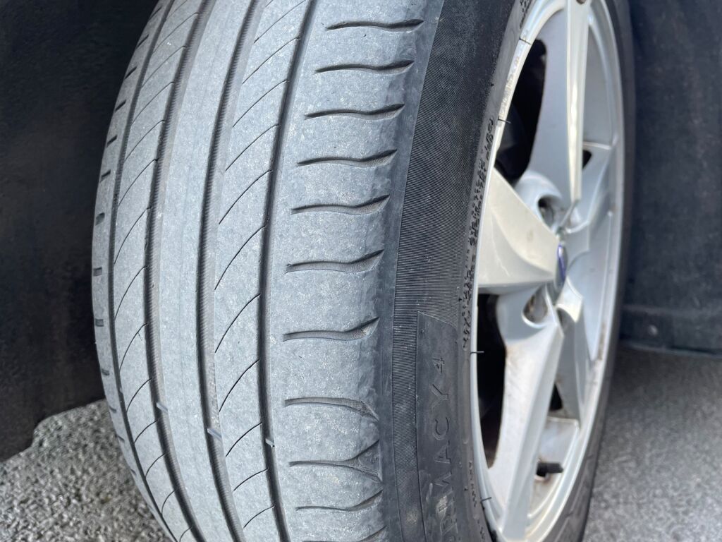 Volvo V40 2014 Musta