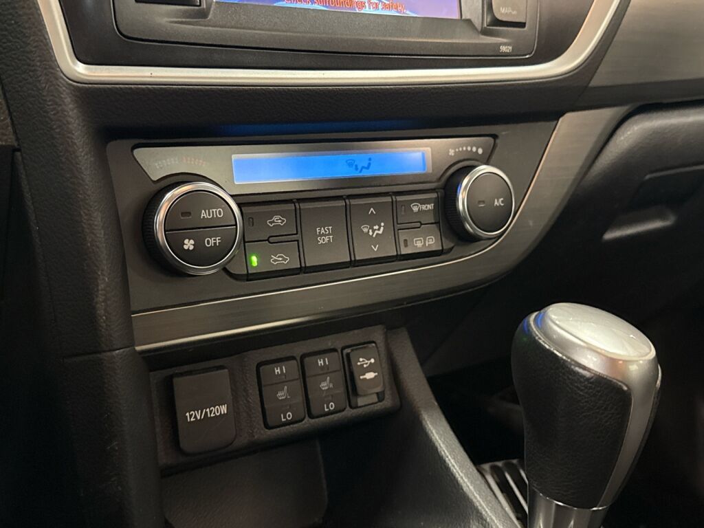 Toyota Auris 2014 Ruskea (beige)