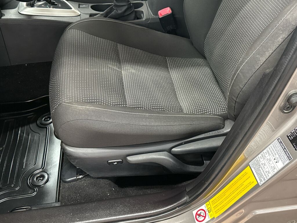 Toyota Auris 2014 Ruskea (beige)