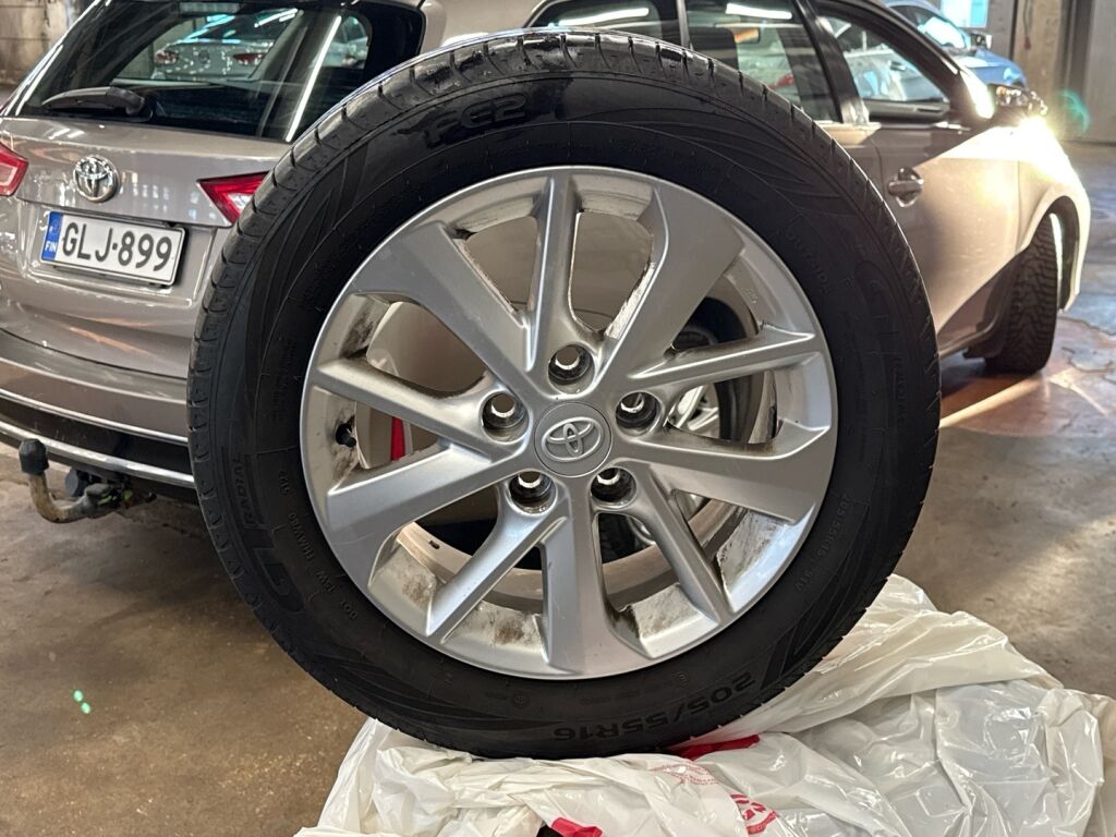 Toyota Auris 2014 Ruskea (beige)