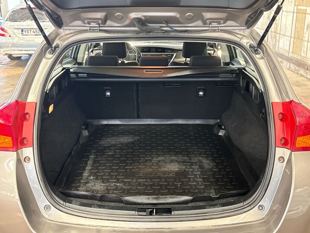 Toyota Auris 2014 Ruskea (beige)