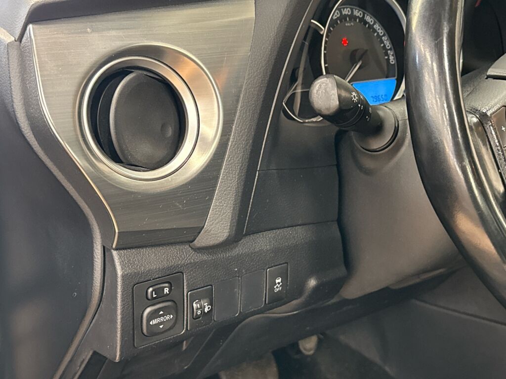 Toyota Auris 2014 Ruskea (beige)