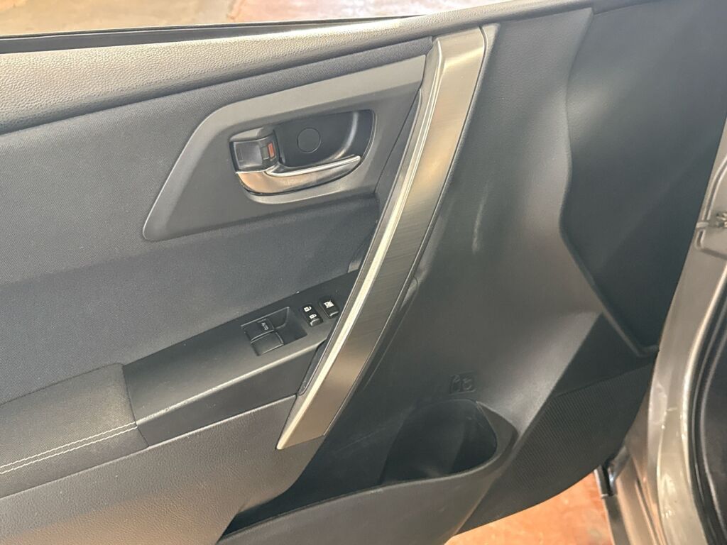 Toyota Auris 2014 Ruskea (beige)