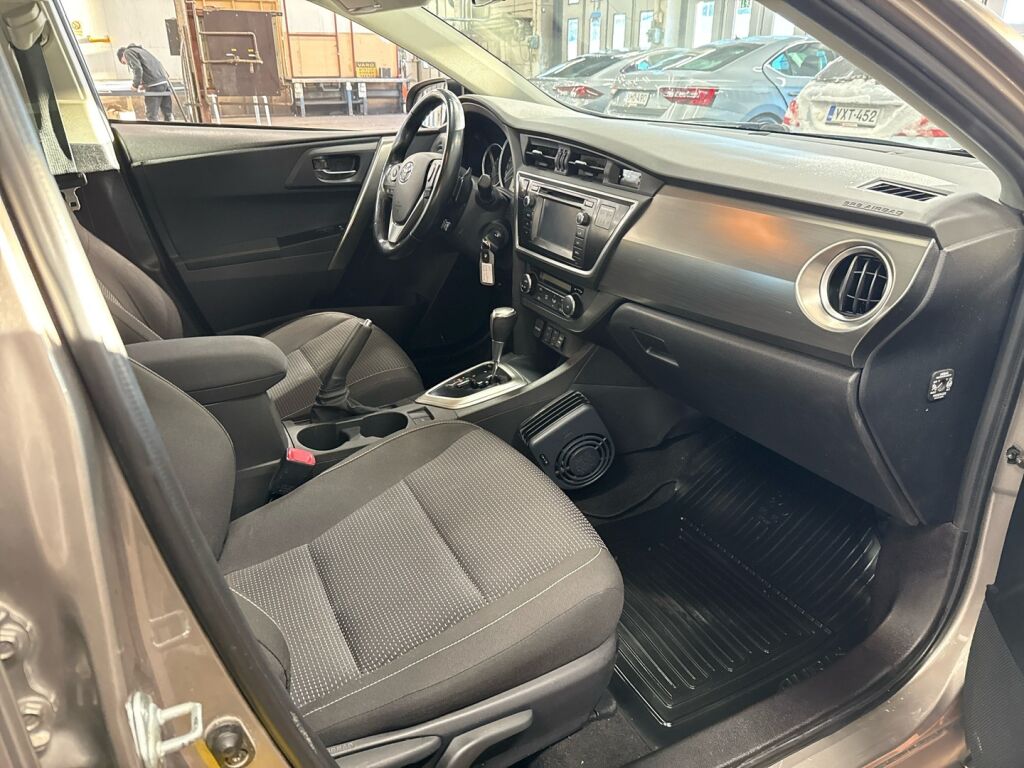 Toyota Auris 2014 Ruskea (beige)