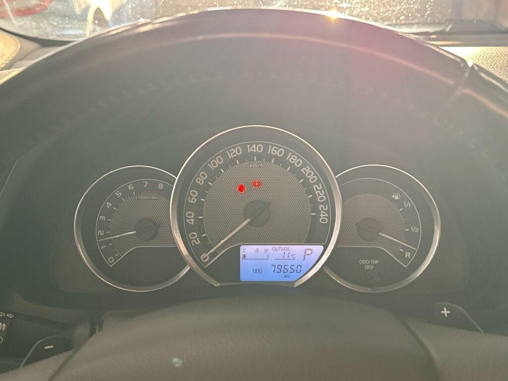 Toyota Auris 2014 Ruskea (beige)