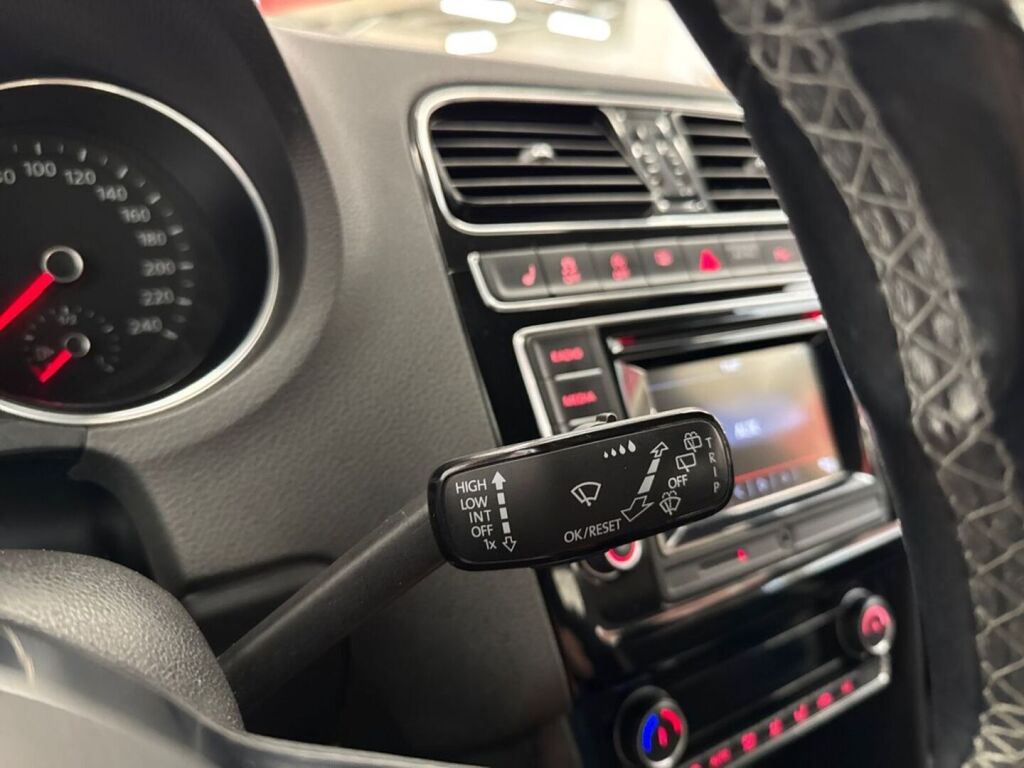 Volkswagen Polo 2015 Sininen