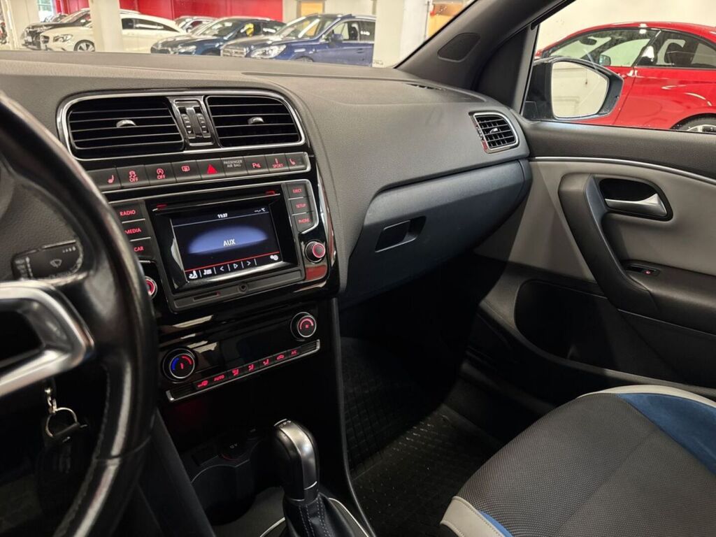 Volkswagen Polo 2015 Sininen