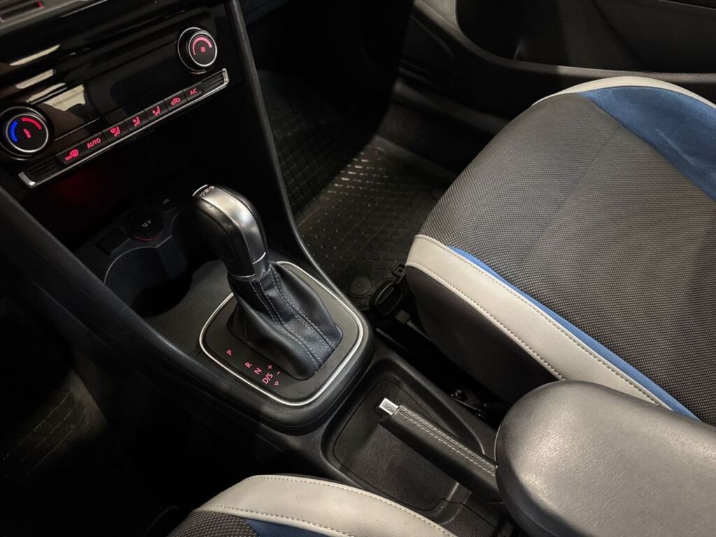 Volkswagen Polo 2015 Sininen