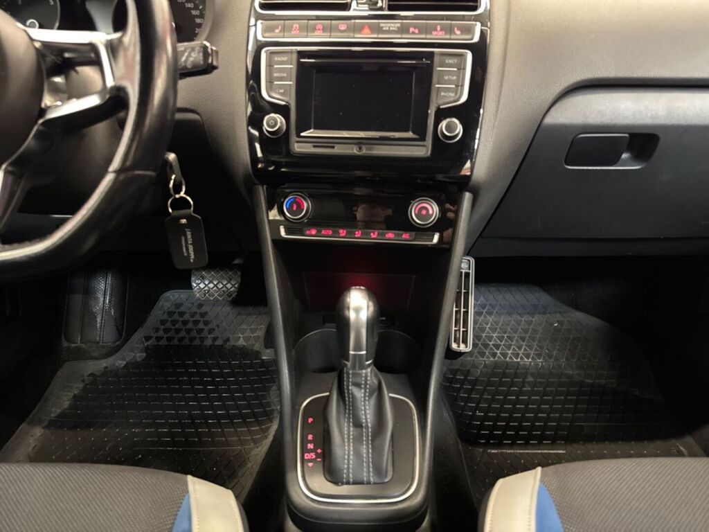 Volkswagen Polo 2015 Sininen