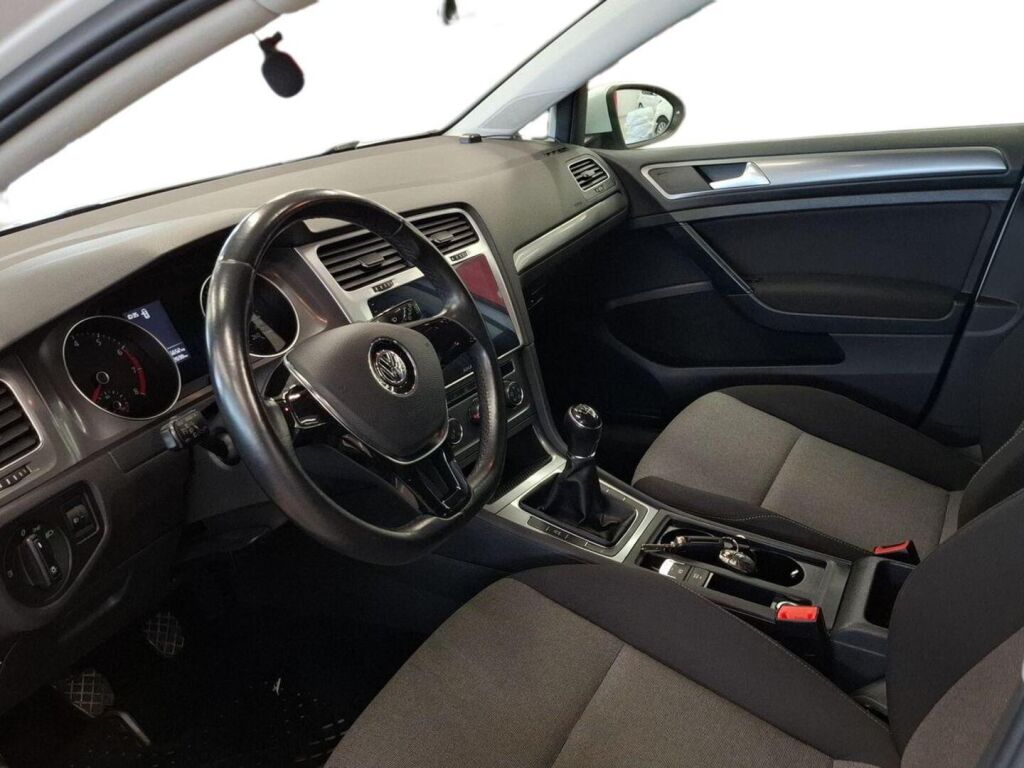 Volkswagen Golf 2015 Valkoinen