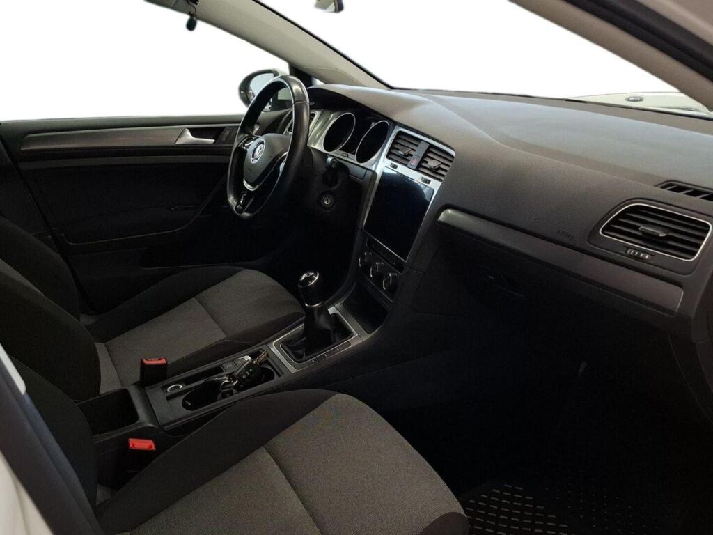 Volkswagen Golf 2015 Valkoinen