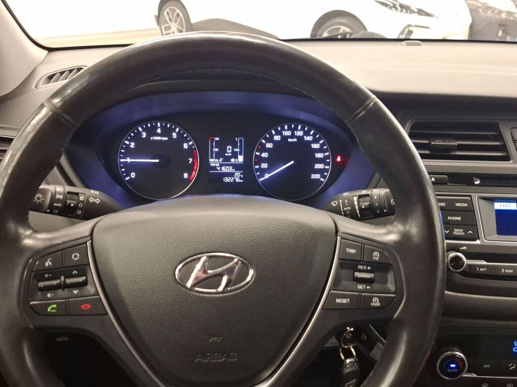 Hyundai i20 5d 2015 Musta