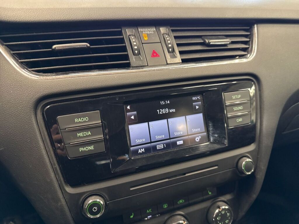 Skoda Octavia 2015 Punainen