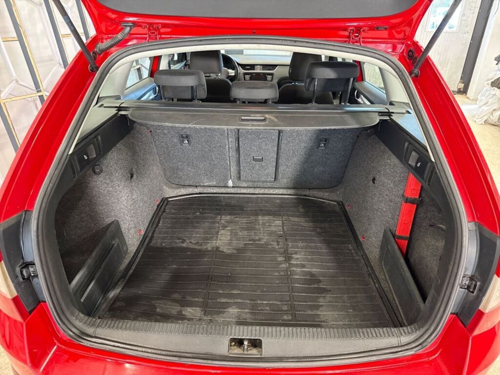 Skoda Octavia 2015 Punainen