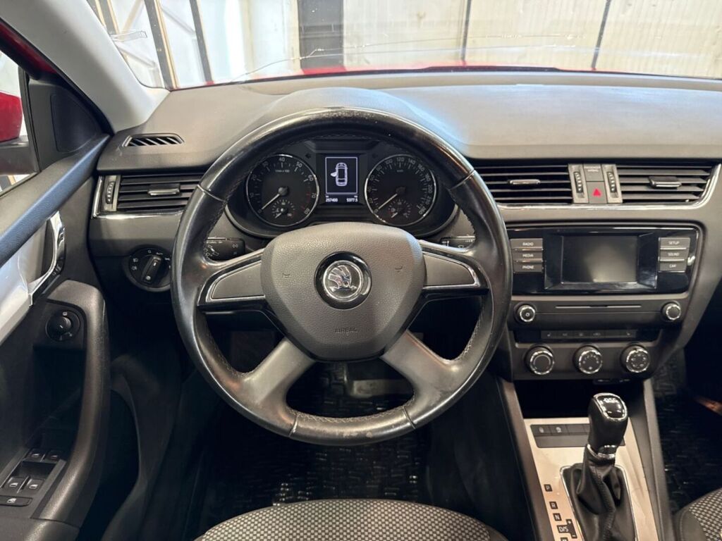 Skoda Octavia 2015 Punainen
