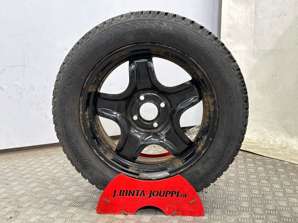 Dacia Sandero 2015 Punainen