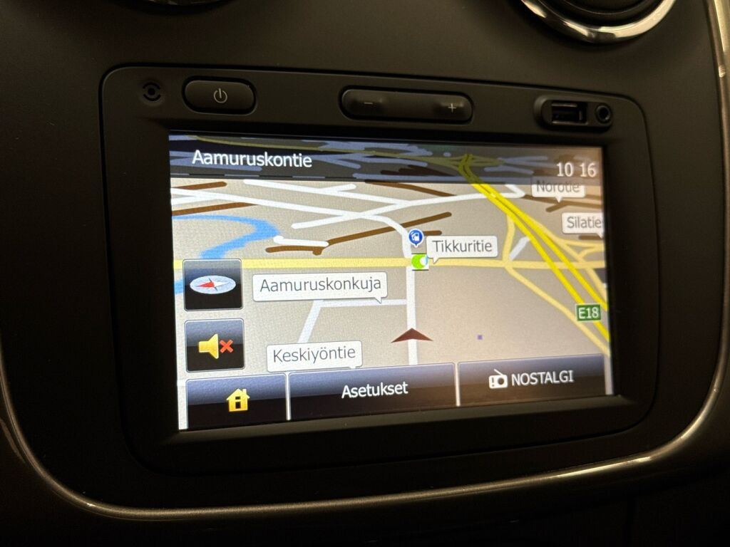 Dacia Sandero 2015 Punainen