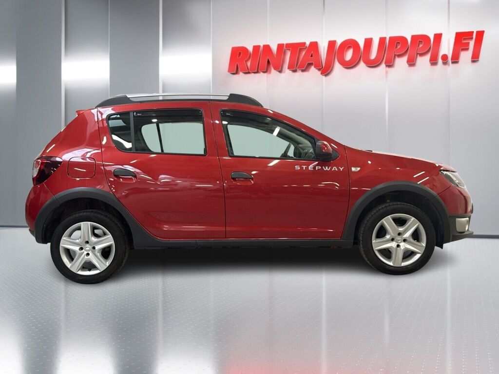 Dacia Sandero 2015 Punainen