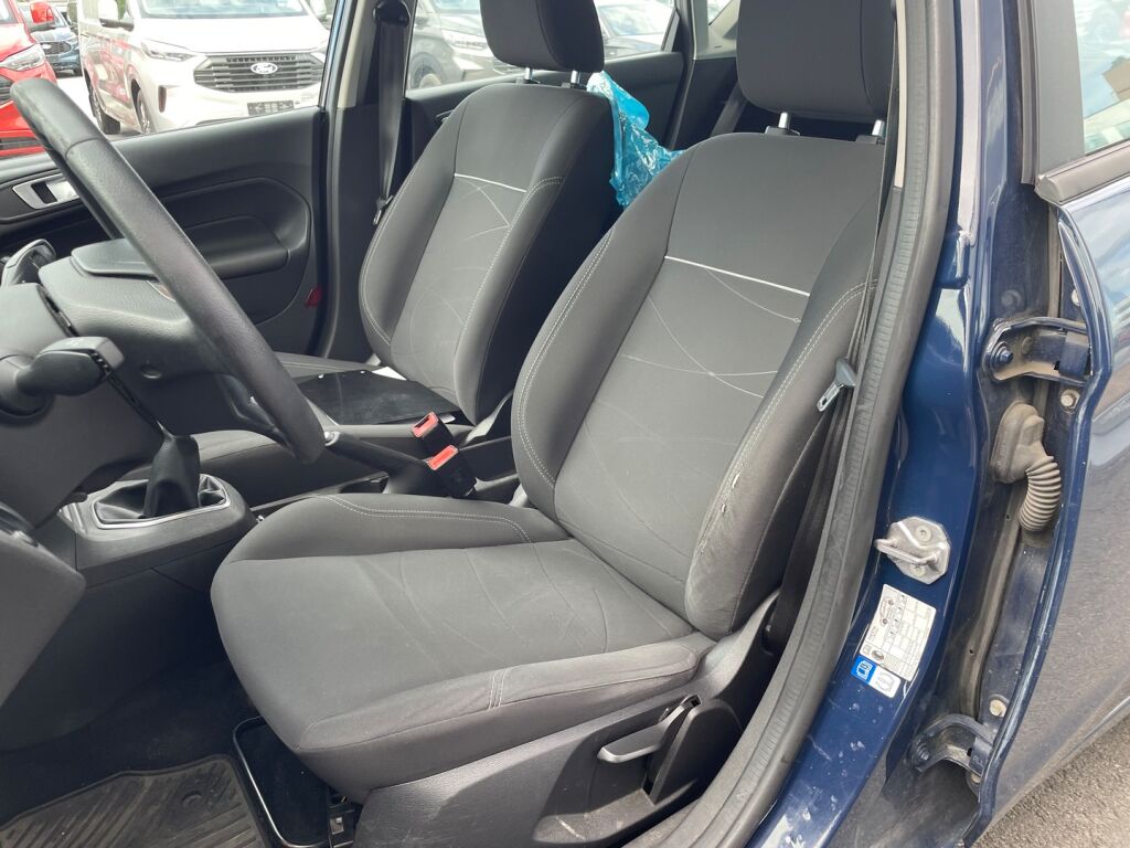 Ford Fiesta 2015 Sininen