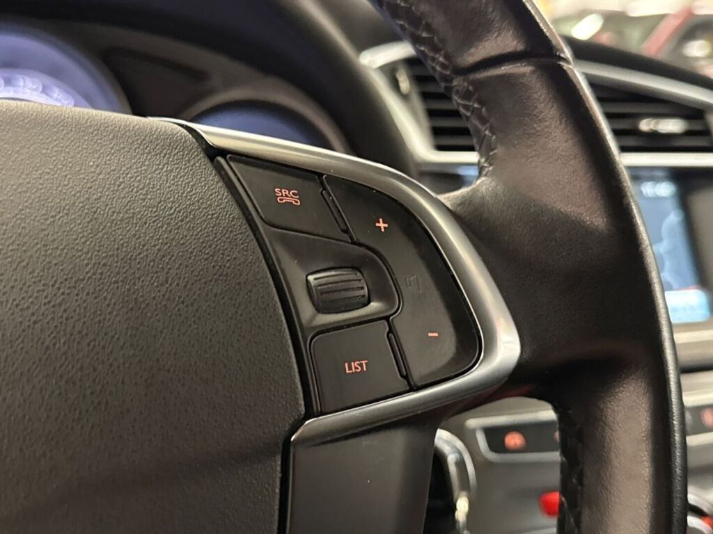 Citroen C4 2015 Punainen
