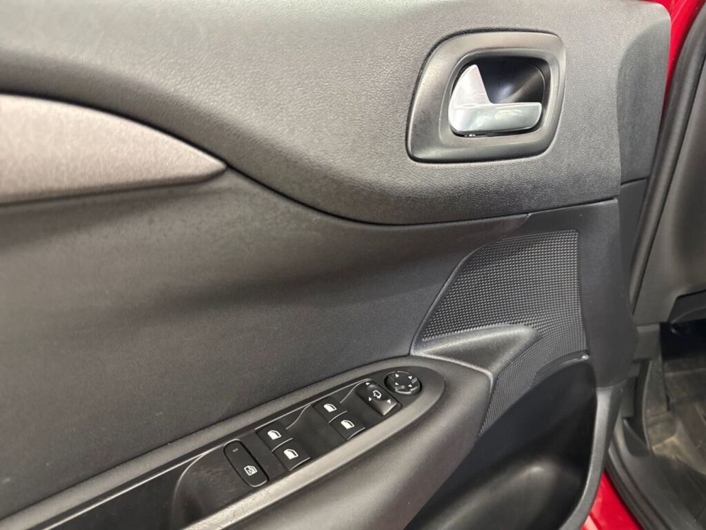 Citroen C4 2015 Punainen