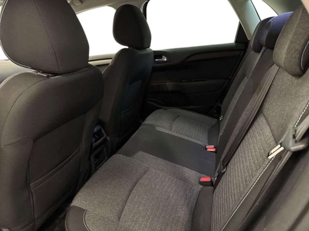 Citroen C4 2015 Punainen