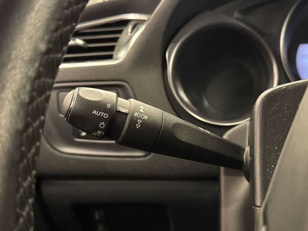 Citroen C4 2015 Punainen