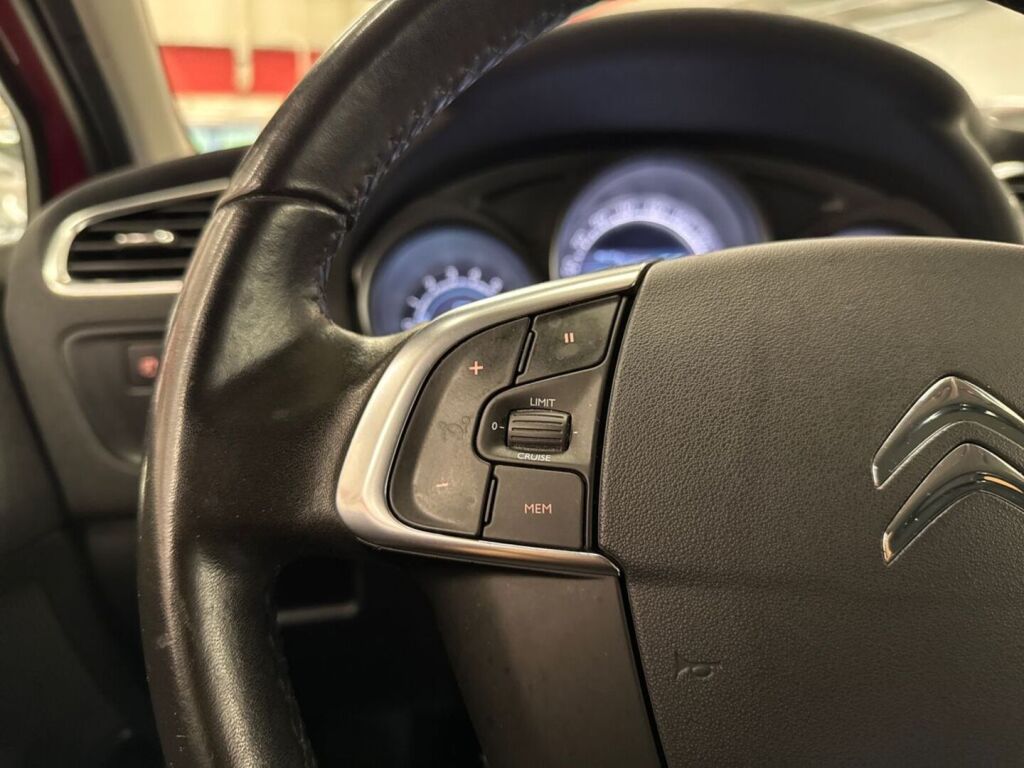 Citroen C4 2015 Punainen