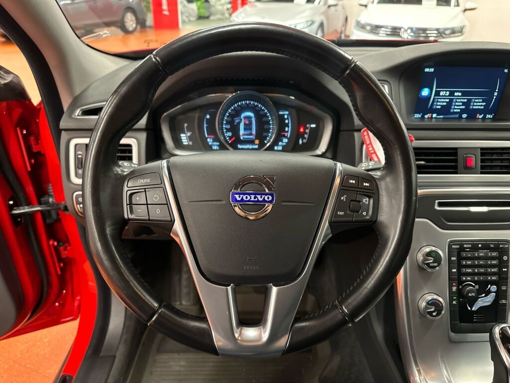 Volvo V70 2016 Punainen