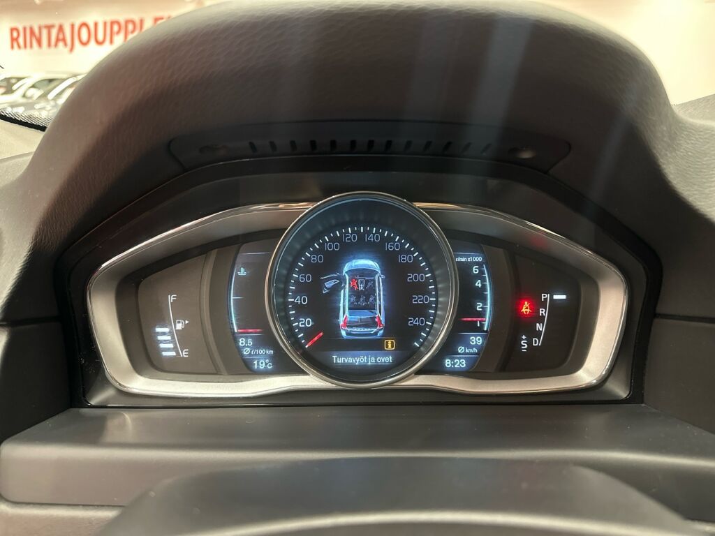 Volvo V70 2016 Punainen