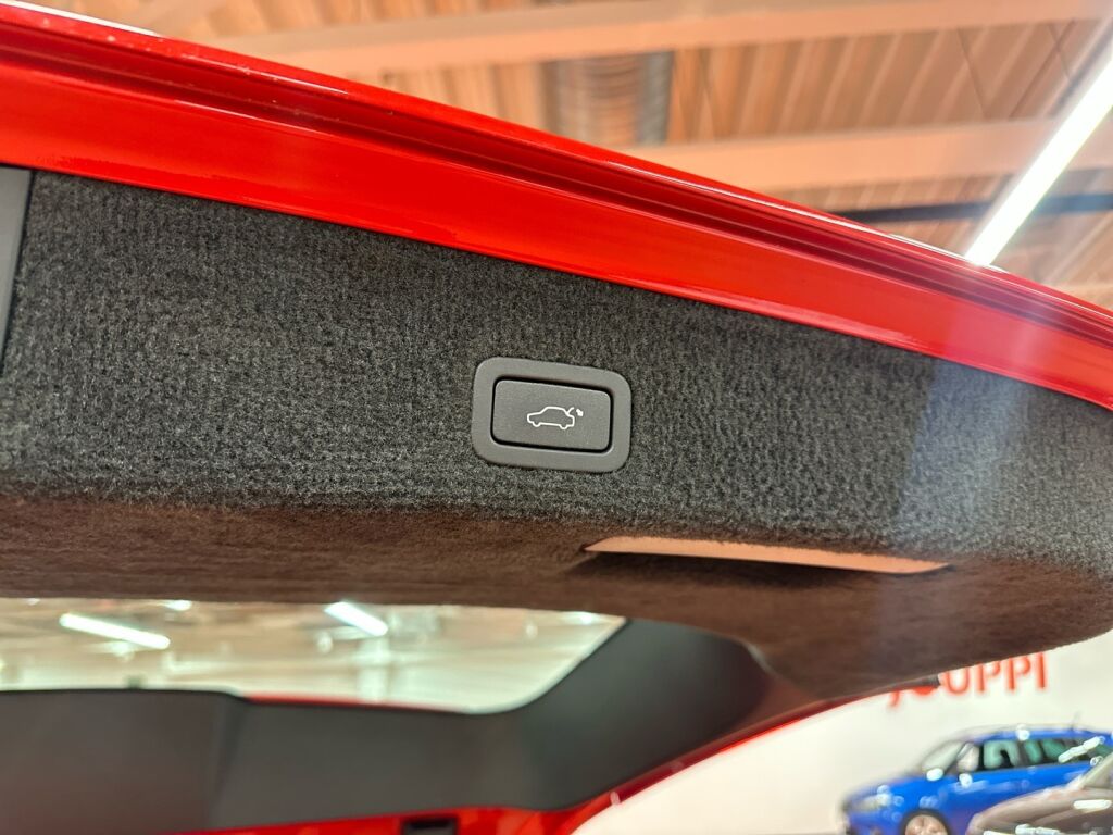 Volvo V70 2016 Punainen