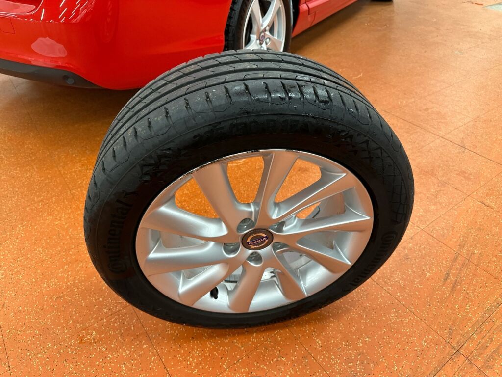 Volvo V70 2016 Punainen