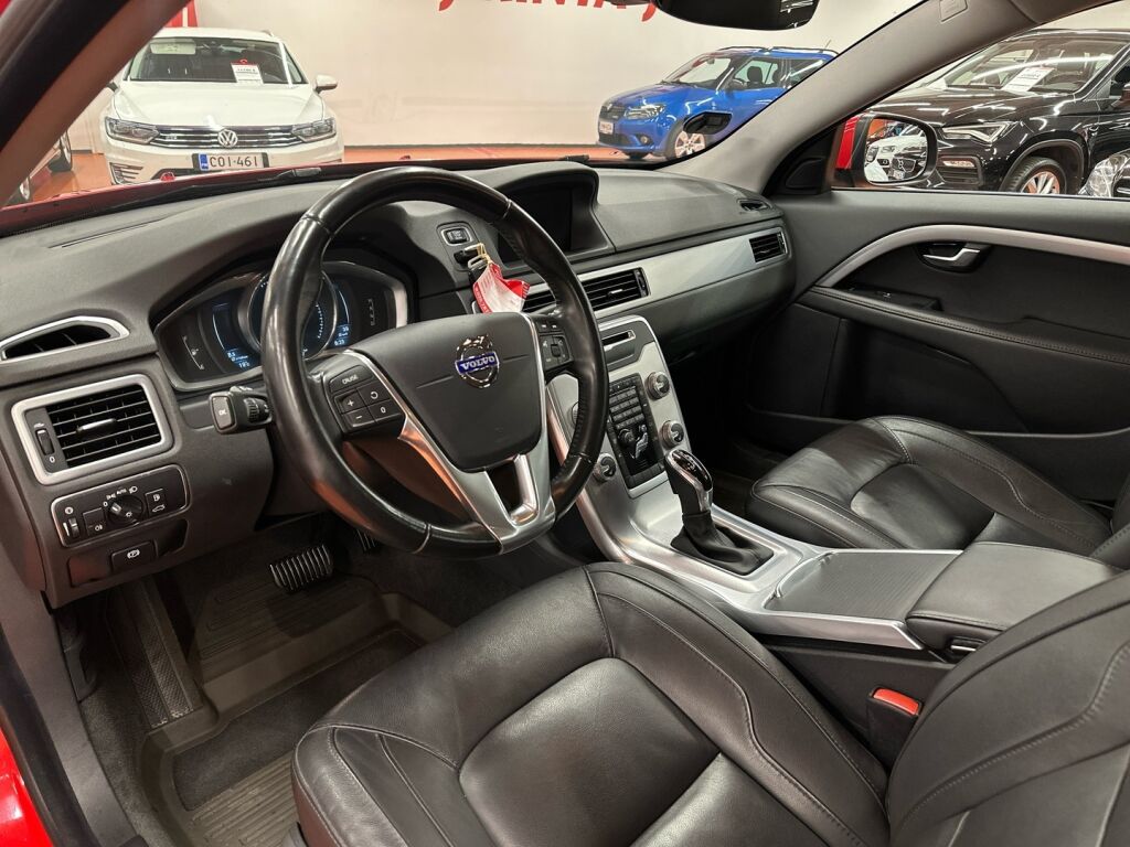 Volvo V70 2016 Punainen
