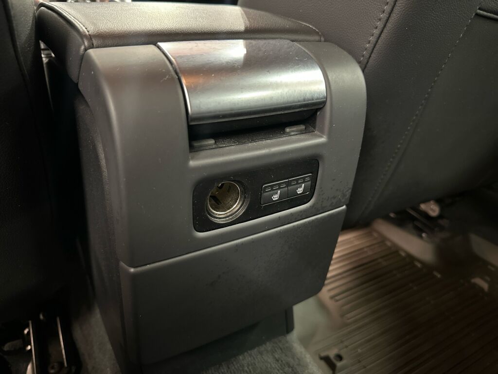 Volvo V70 2016 Punainen