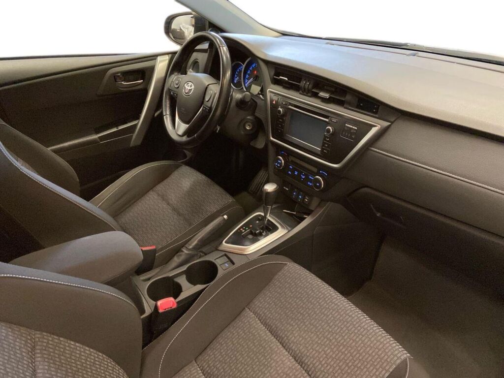 Toyota Auris 2015 Ruskea (beige)