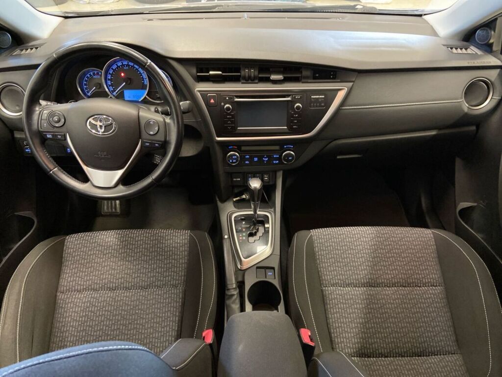 Toyota Auris 2015 Ruskea (beige)