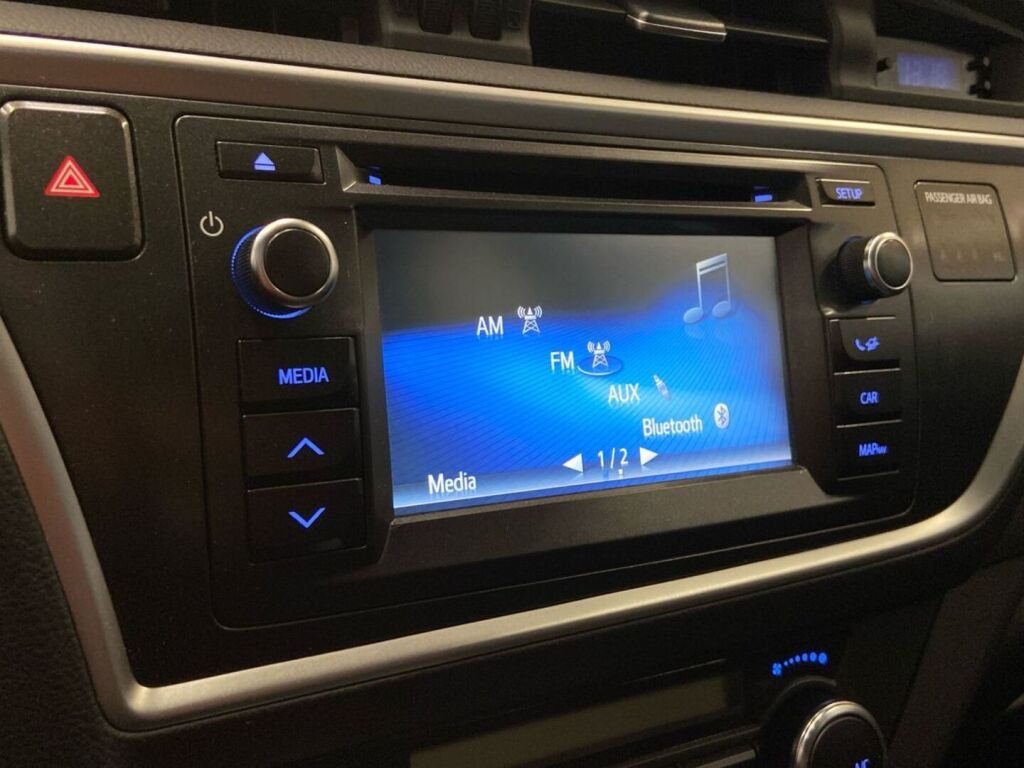 Toyota Auris 2015 Ruskea (beige)