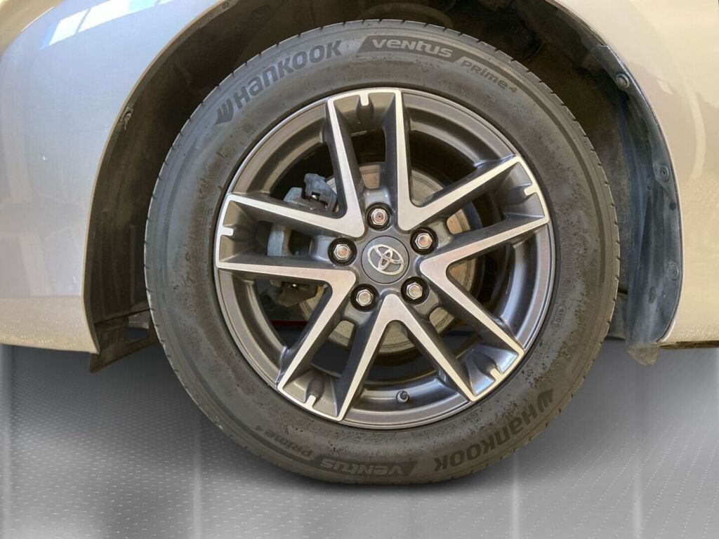 Toyota Auris 2015 Ruskea (beige)