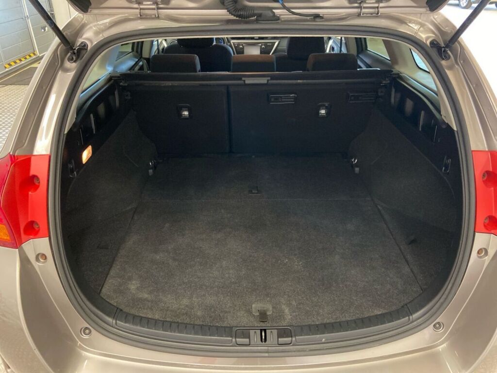 Toyota Auris 2015 Ruskea (beige)