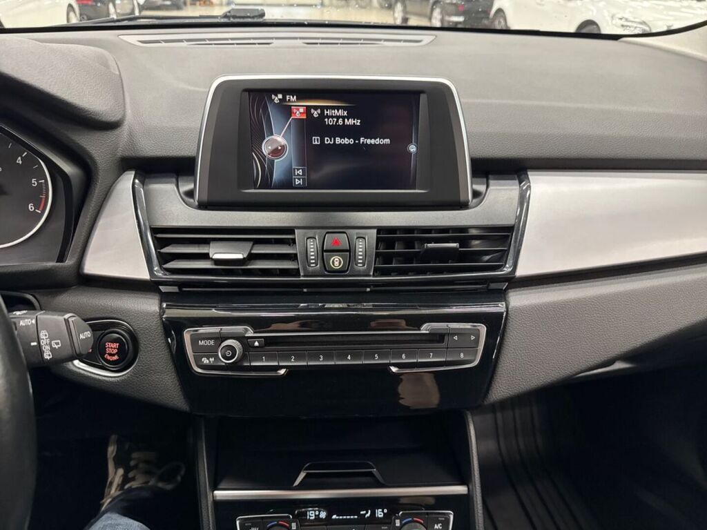 BMW 216 2015 Musta