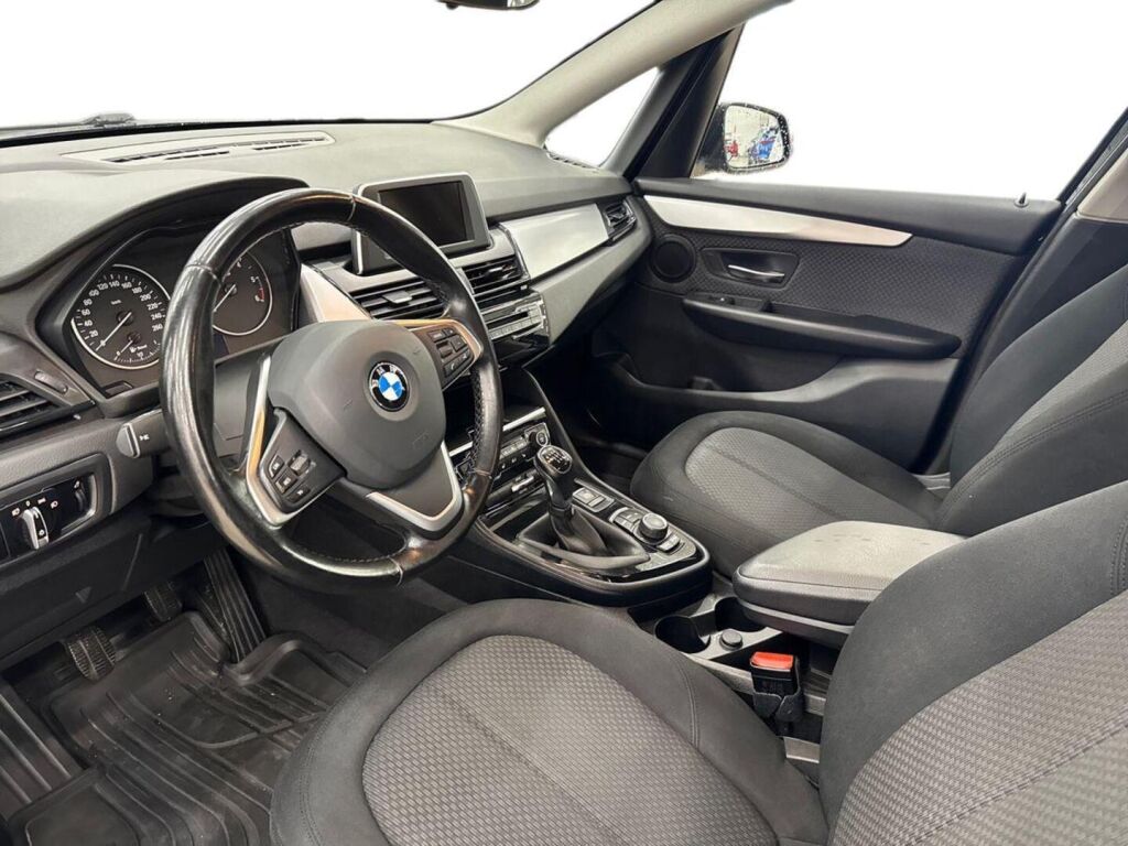 BMW 216 2015 Musta
