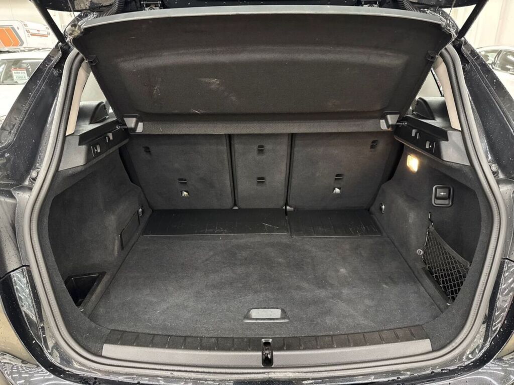 BMW 216 2015 Musta