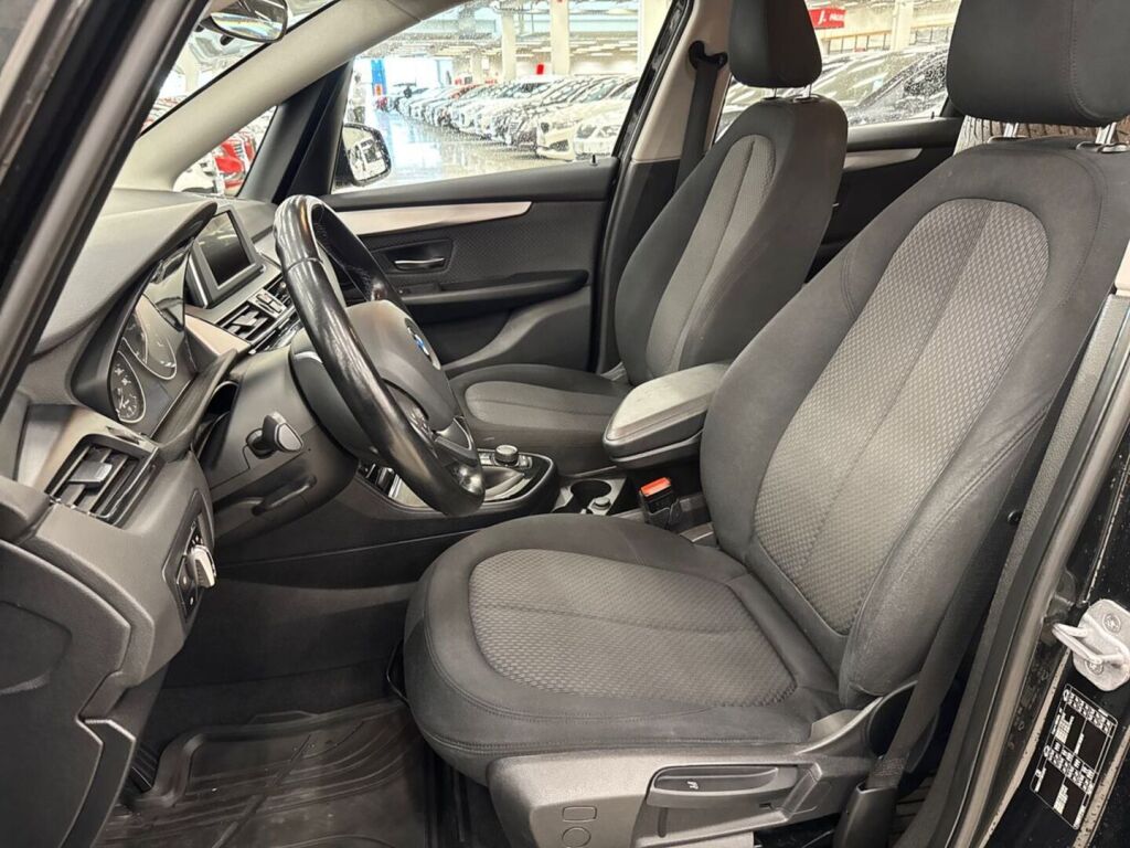 BMW 216 2015 Musta