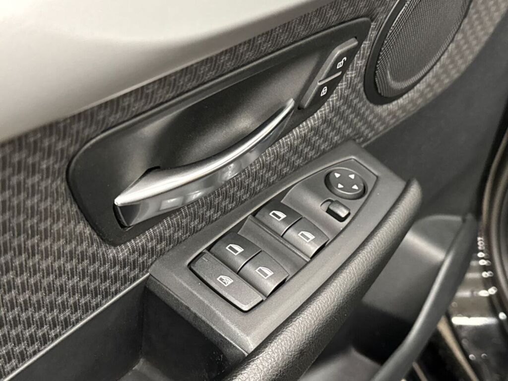 BMW 216 2015 Musta