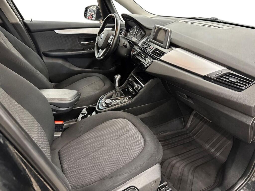 BMW 216 2015 Musta