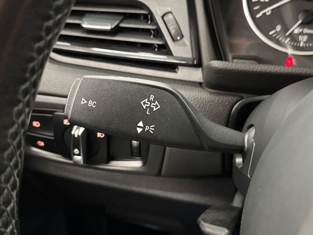 BMW 216 2015 Musta