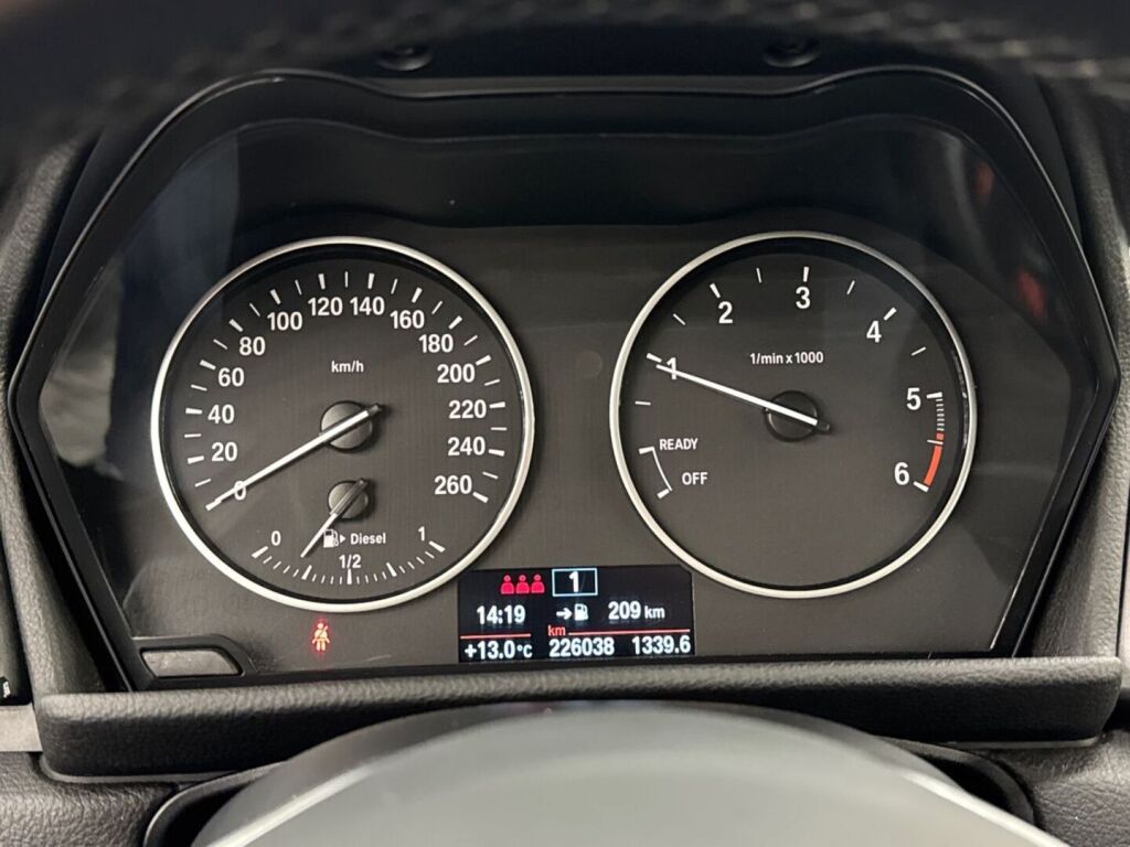 BMW 216 2015 Musta