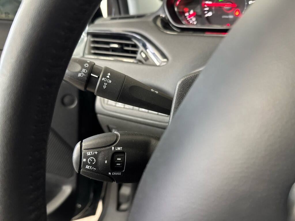 Peugeot 208 2015 Harmaa