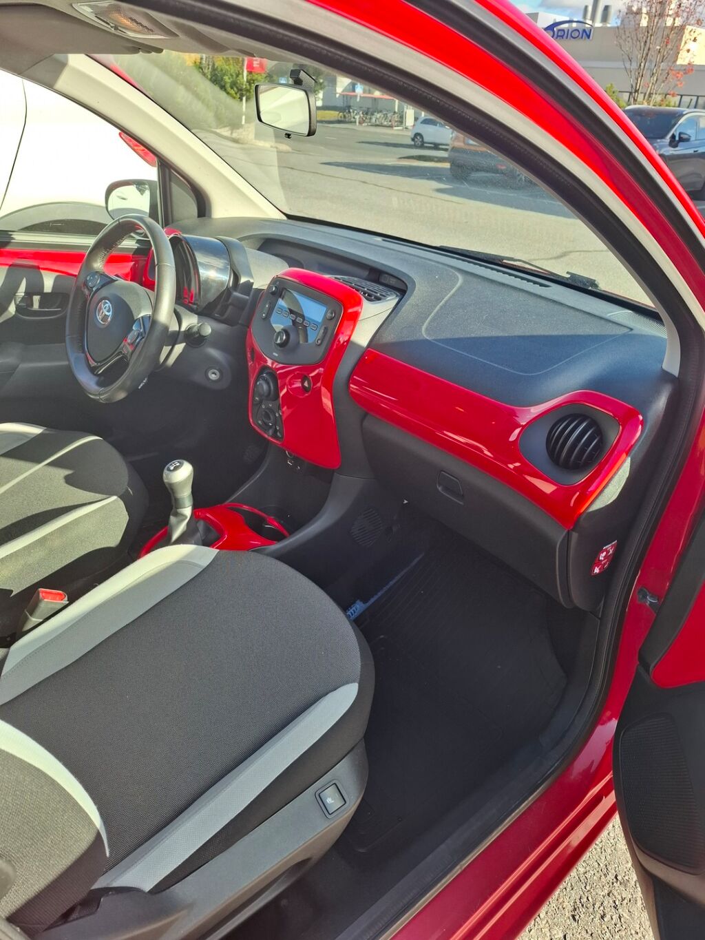 Toyota AYGO 2015 Punainen