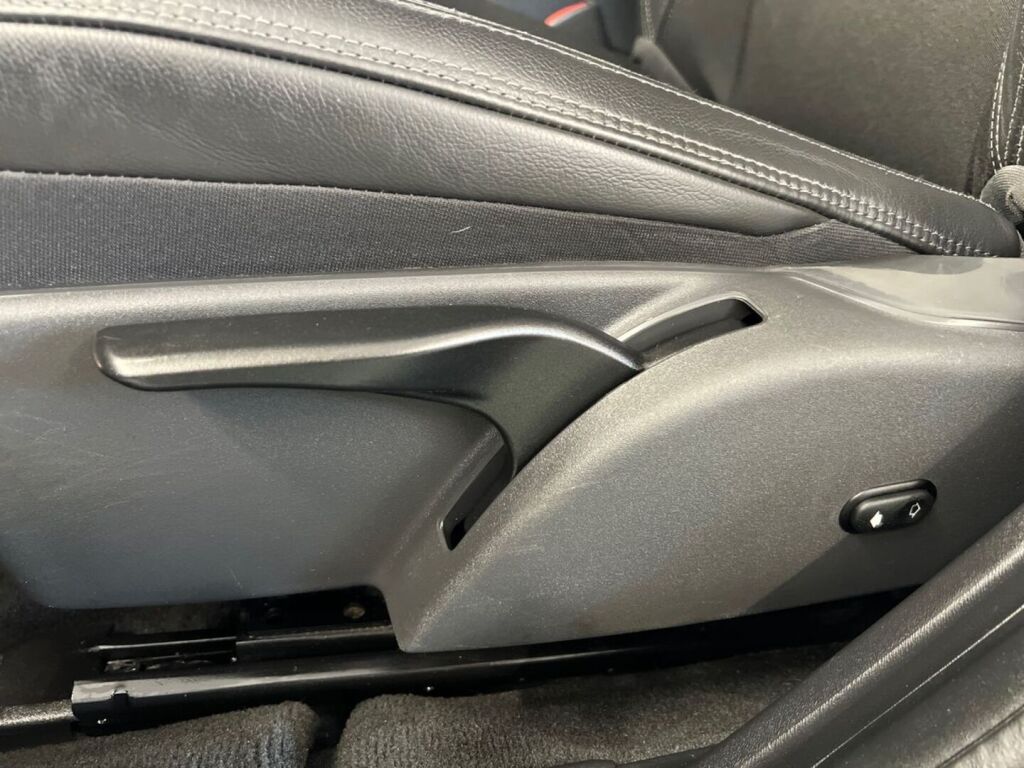 Volvo V60 2015 Musta